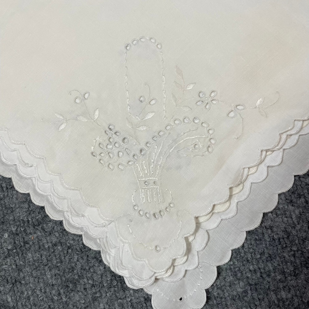 Set of 11 Napkins Antique Lace White Floral Eyelet Embroidery Scalloped Edge